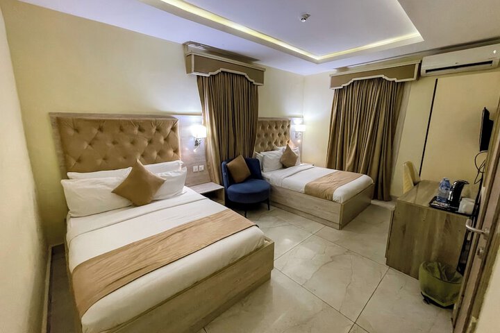 Room 17 of 49