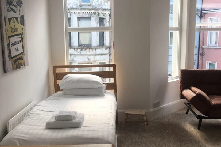 Room 2 of 16