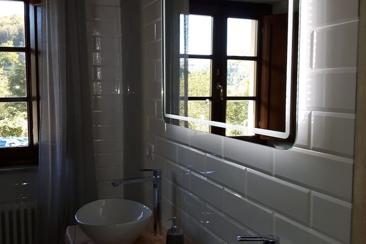 Room 14 of 33