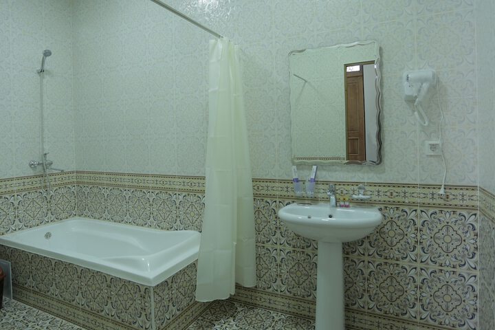 Room 9 of 11