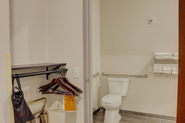Room 31 of 41