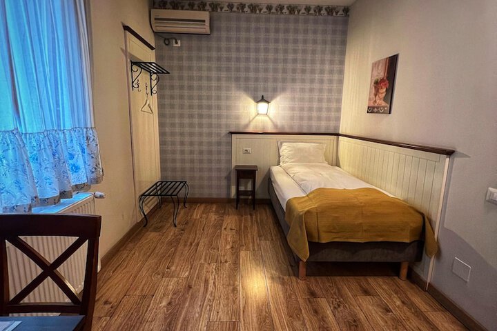 Room 26 of 44