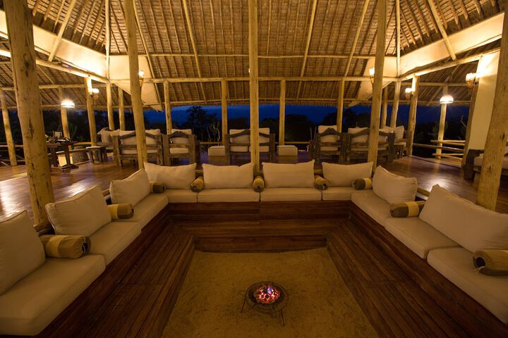 Lounge 18 of 28