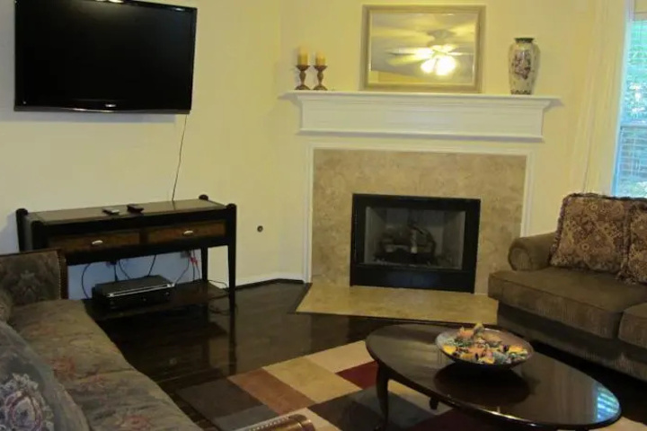 Room 4 of 10