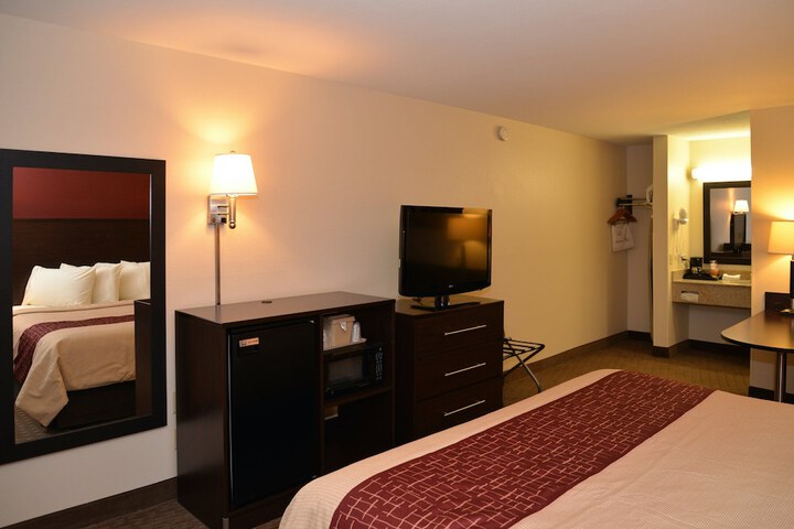 Superior King Bed (3 of 9)