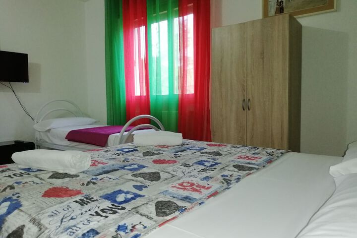 Room 9 of 10