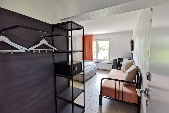 Room 8 of 39