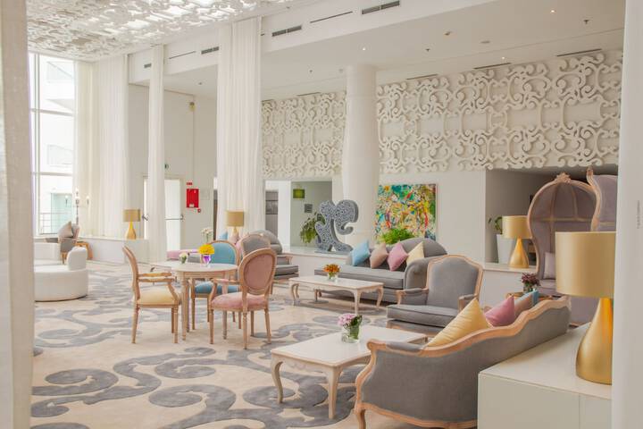 Entrance & Lobby