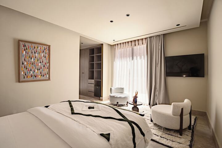 Room 2 of 9