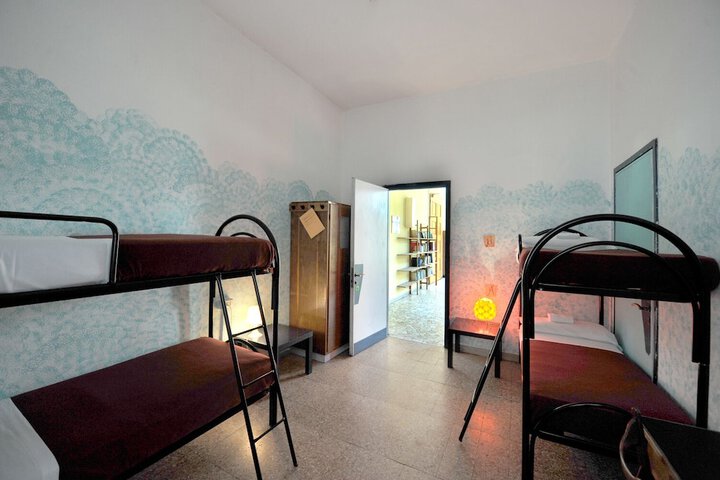 Room 13 of 25