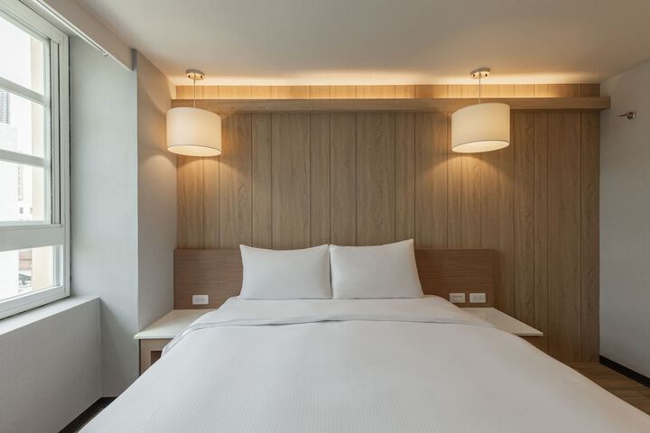 Room 13 of 76