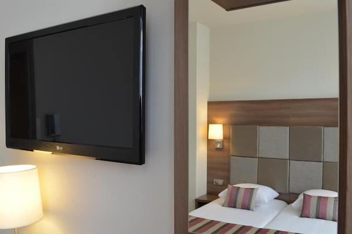Room 19 of 44