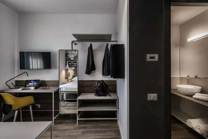 Room 21 of 57