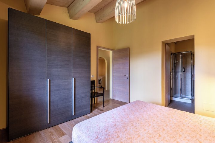 Room 182 of 580