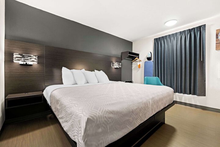 Room 7 of 34