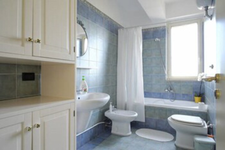 Room 2 of 40