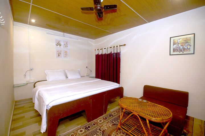 Room 27 of 94