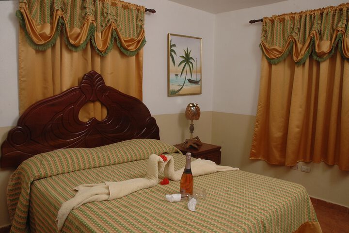 Room 3 of 32