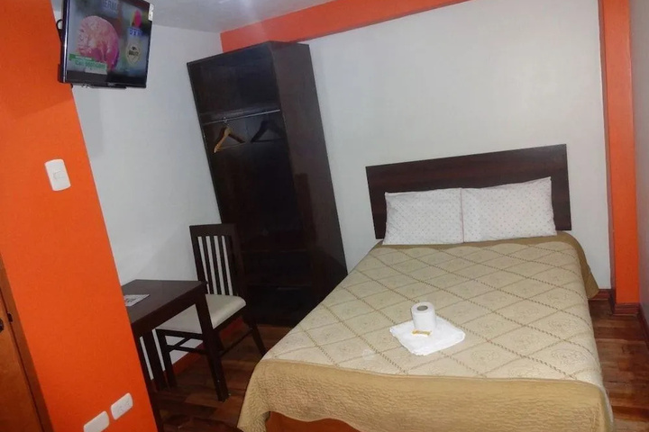 Room 4 of 11