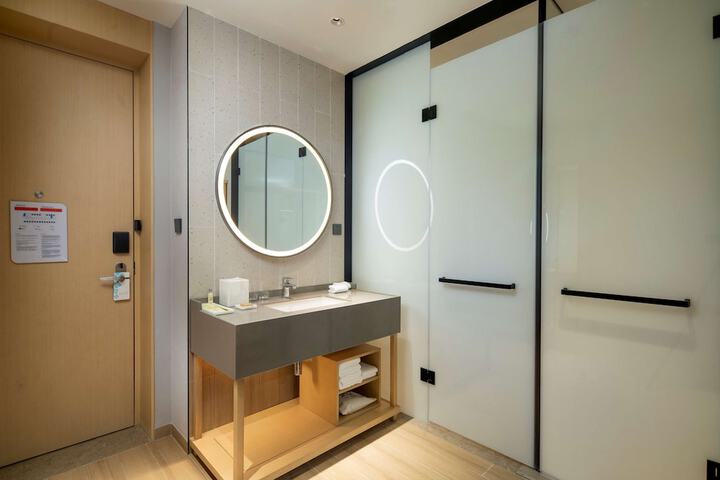 Room 27 of 49