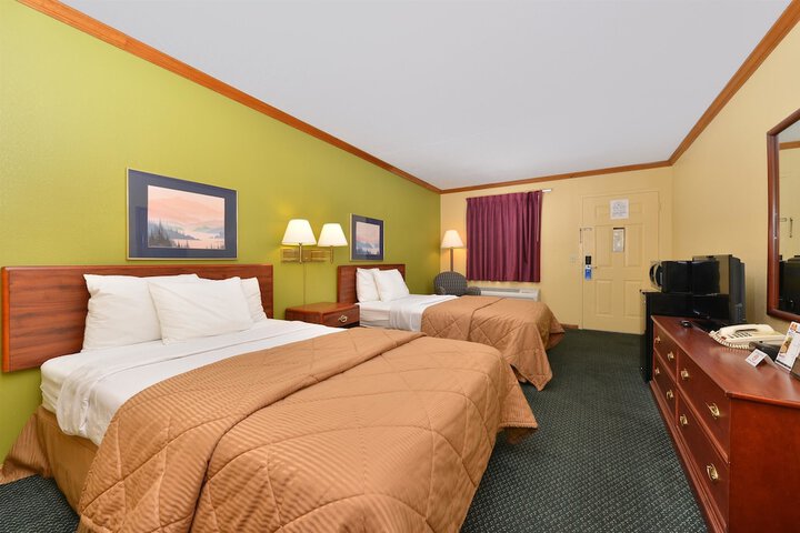 2 Double Beds (6 of 6)