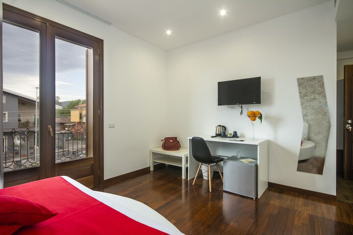 Room 28 of 196