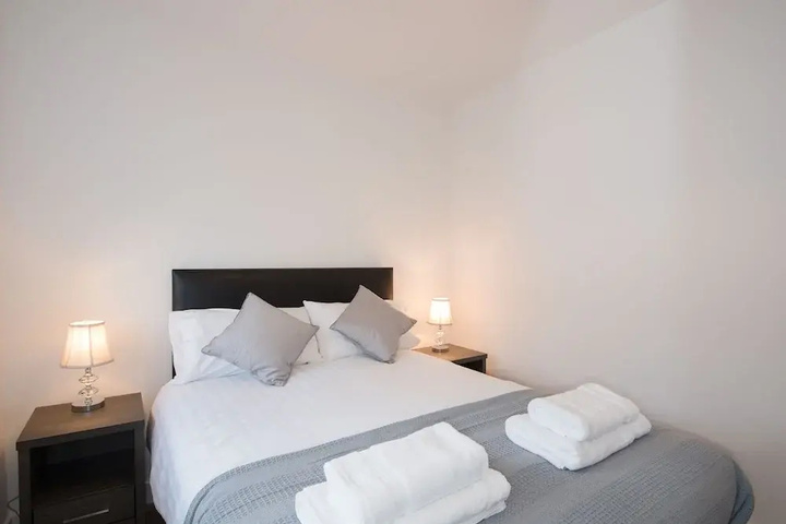 Room 3 of 16