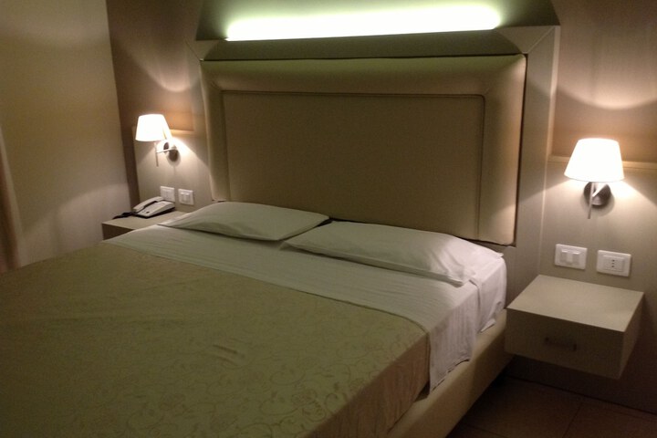 Room 21 of 44