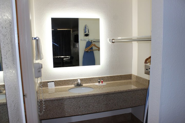 Room 6 of 59