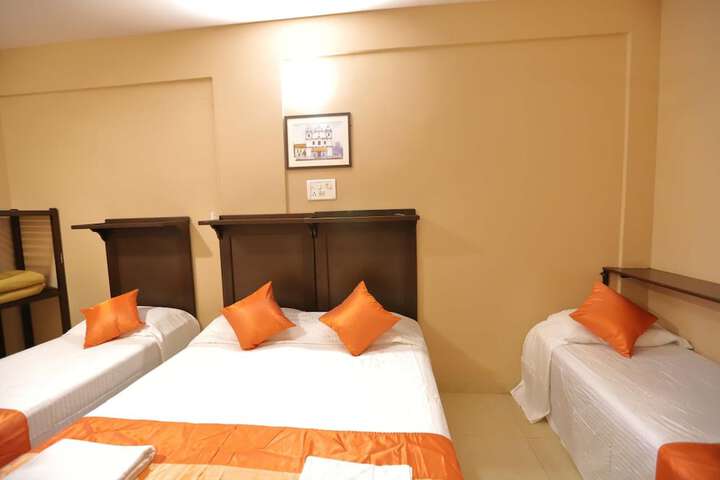 Room 12 of 37