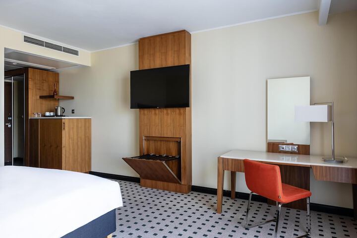 Room 73 of 228