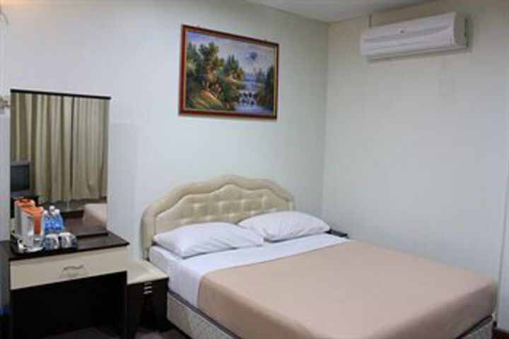 Room 6 of 14