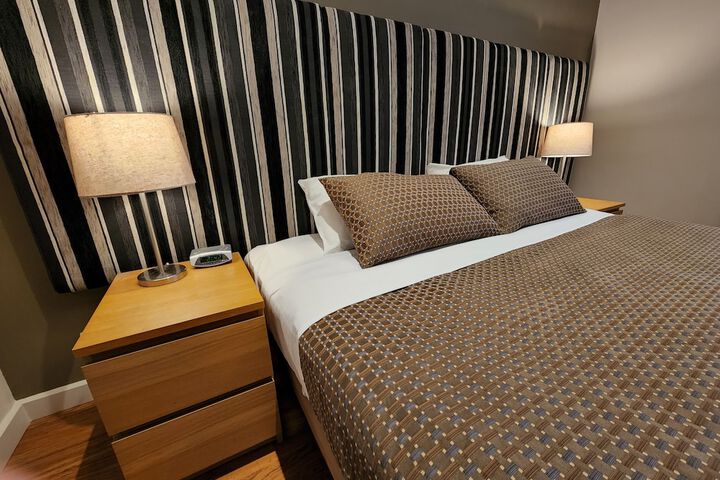 Room 10 of 84