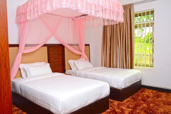 Room 15 of 40