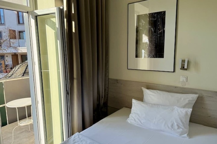 Room 37 of 136