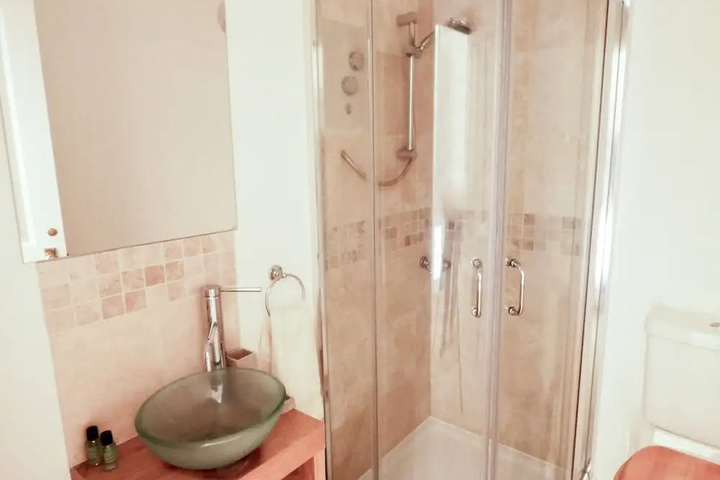 Room 8 of 11