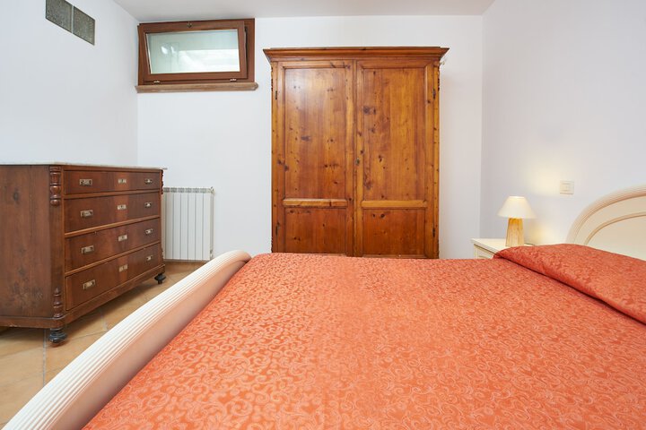 Room 4 of 25
