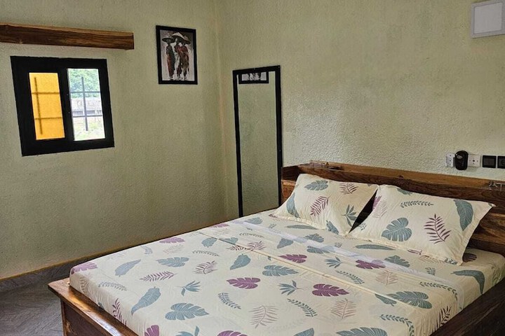 Room 3 of 12