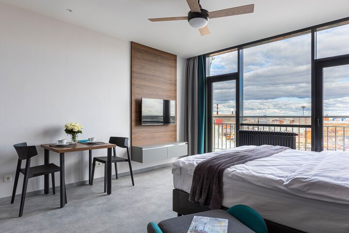 Room 5 of 10