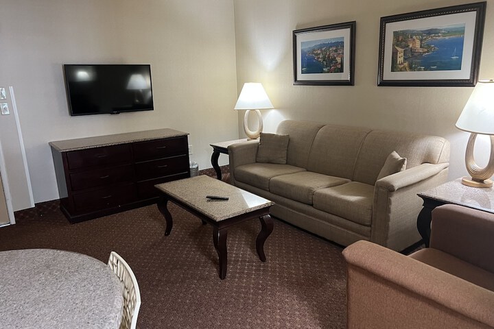 Lounge 97 of 153