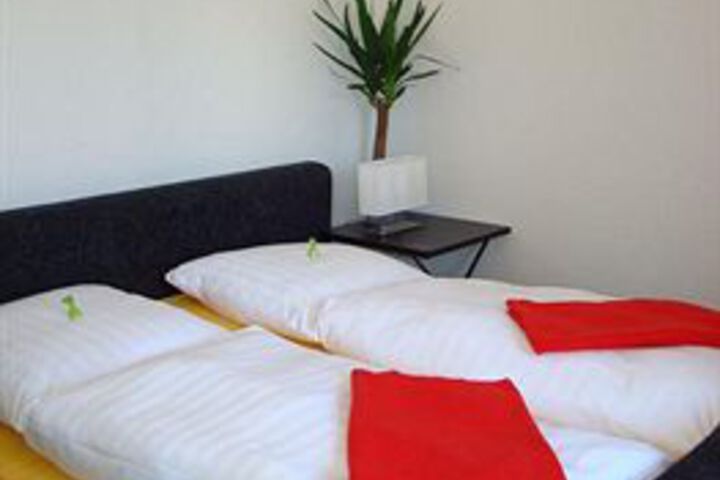 Room 17 of 27