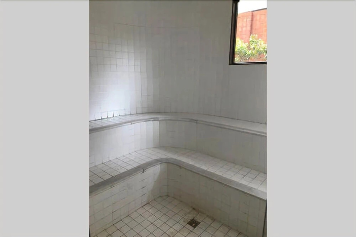 Spa 18 of 33