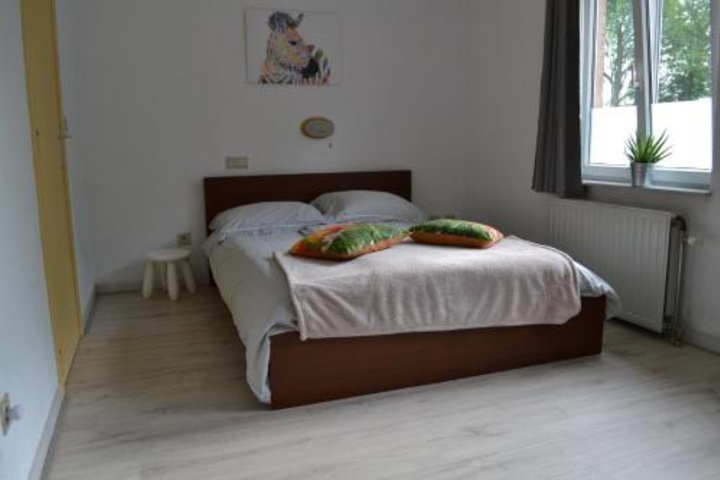 Room 5 of 16