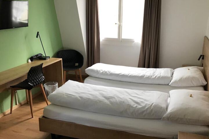 Room 6 of 67
