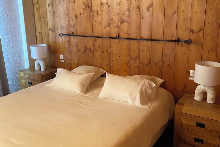 Room 9 of 30