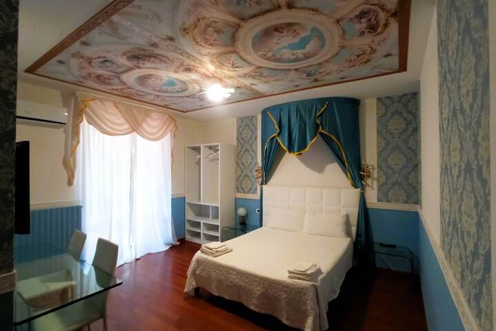 Room 5 of 15