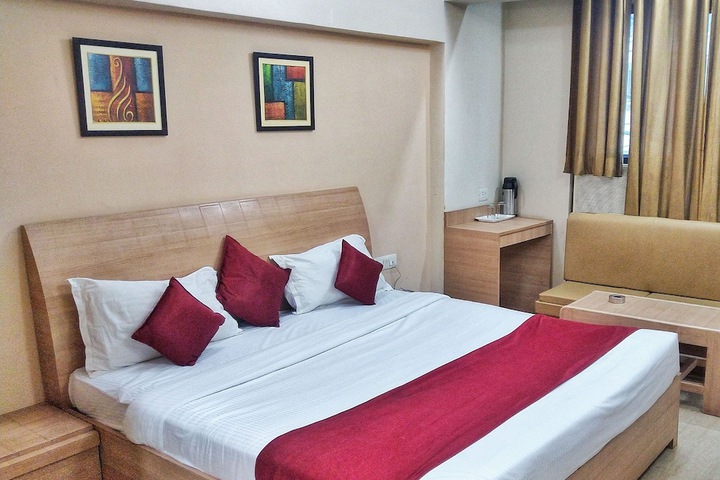 Room 9 of 29