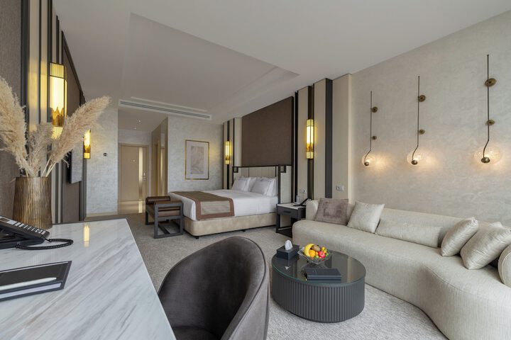 Room 17 of 28