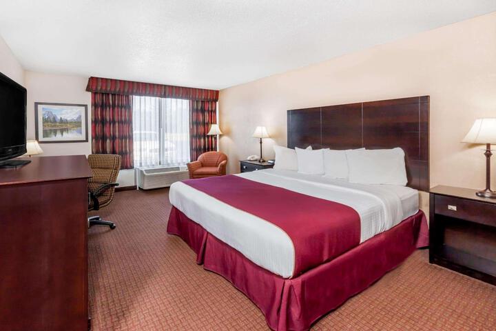 1 King Bed (12 of 13)