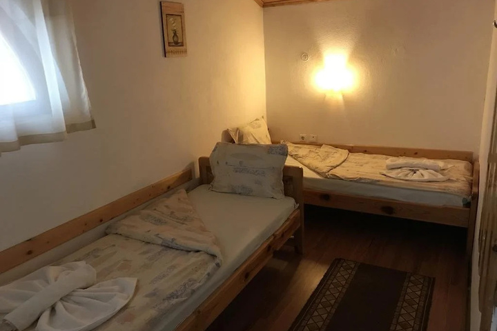 Room 6 of 20